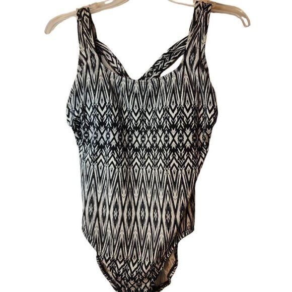 Studio Works Other - Studio Works One Piece Swimsuit Women's Size 8 Abstract Print Front Lining Padde